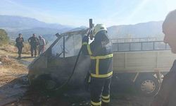 Burdur’da yanan kamyonet kullanılmaz hale geldi