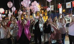 Kemer’de kadınlar gökyüzüne pembe balonlar bıraktı