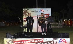 Mersin’de akustik sahne konserleri gençlerin ilgisini çekiyor