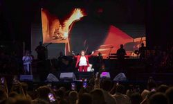 Selda Bağcan, ’Mersin Gençlik Festivali’ kapsamında sahne aldı