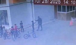 Apartman Önünde Oynayan 8 Yaşındaki Çocuğa Tokat ve Tekme!