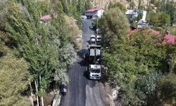 Büyükşehir’den Çağlayancerit Kırsalında Asfalt Atağı
