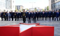 Cumhuriyet Bayramı Kutlamaları, Atatürk Anıtı’na Çelenk Sunumu ile Başladı
