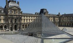 Fransa'da Louvre Müzesi Soygunuyla Bağlantılı 2 Kişi Gözaltına Alındı