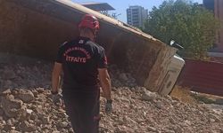 Hafriyat Yüklü Kamyon Devrildi: 1 Yaralı