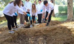 Mutfak atıkları çöpe değil, kompost gübre için toprağa gitti