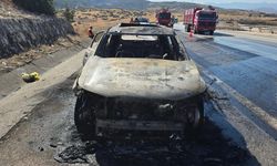 Seyir Halindeki Otomobil Alev Topuna Döndü