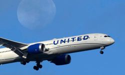 United Airlines uçağına çarpan gizemli cismin ne olduğu ortaya çıktı