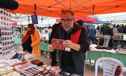 Yüzlerce yıllık kağıt ve madeni paralar tezgahta alıcılarını bekliyor