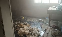 Adana'da evde çıkan yangında anne ve kızı dumandan etkilendi