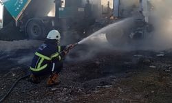 Adana'da park halindeki çöp toplama kamyonunda yangın