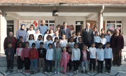 Akdeniz Kaymakamı ve Belediye Başkan Vekili Şener'den okullara ziyaret