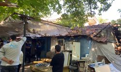 Aksu'da imar yolu üzerine yapılan kaçak yapı yıkıldı