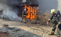 Antakya'da taksi durağında çıkan yangın söndürüldü