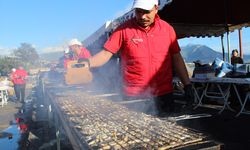 Antalya'da 3. Hamsi Festivali'nde 7 ton hamsi dağıtıldı