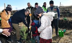 Ardahan'da öğrenciler 'Yeşil vatan' için fidanları toprakla buluşturdu