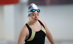 Down sendromlu yüzücü Ceylin Kurtoğlu'nun hedefi Avrupa şampiyonasında kulaç atmak
