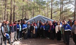 Gülnar ilçesinde Sarıkeçili Yörükleri'ne mont hediye edildi