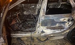 Hatay'da park halindeki otomobil yandı