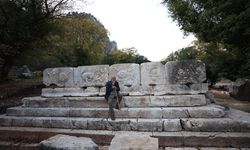 İlk defa kazı çalışması yapılan Termessos'taki iki anıt mezar ayağa kaldırılıyor