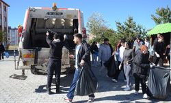 Kars'ta “Temiz çevre sağlıklı nesil” projesiyle öğrenciler çöp topladı