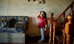 'Kısa boylu' içerik üreticisi Rıdvan Çelik engelini mizaha dönüştürüyor