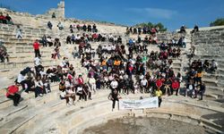 Kumluca'da 24 Kasım Öğretmenler Günü dolayısıyla doğa yürüyüşü yapıldı