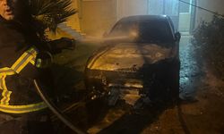 Reyhanlı'da park halindeki otomobil yandı