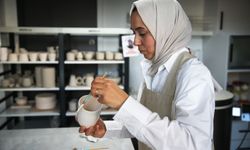 Sanat tarihçisi kadın, kurduğu atölyeyle seramik sevgisini mesleğe dönüştürdü