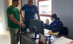 Serik'te zabıta ekipleri buldukları çantayı sahibine ulaştırdı