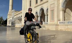 Umreye gitmek için Balıkesir'den bisikletiyle yola çıkan kişi Adana'ya ulaştı