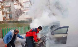 Burdur’da seyir halindeki otomobil yandı
