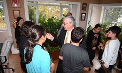 Geleceğin müzisyenlerinden Başkan Topaloğlu’na Öğretmenler Günü sürprizi