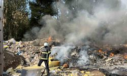 Kırıkhan’da hurdalık alanda çıkan yangını itfaiye ekipleri söndürdü