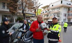 Korkuteli ilçesinde motosiklet sürücülerine kask dağıtıldı
