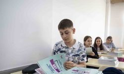 Mersin’de 5 bin öğrenciye ücretsiz kaynak kitap dağıtıldı