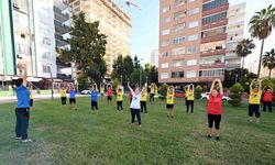 Mersin’de emekliler sabah sporunda buluşuyor