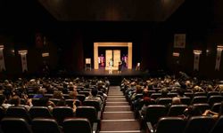 Mersin’in ’Eyvah Nadir’ oyunu İstanbul’da beğeni topladı