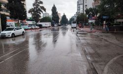 Meteorolojinin kuvvetli yağış uyarısı yaptığı Adana’da yağmur başladı