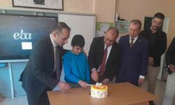Protokolden ilkokul öğrencisi Şener’e doğum günü sürprizi