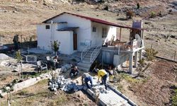 Tarsus’ta engelli bireyin güvenliği için parke çalışması yapıldı