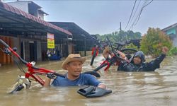 Endonezya'da şiddetli yağışların yol açtığı afetlerde ölenlerin sayısı 61'e yükseldi