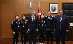 Başkan Görgel, Avrupa’ya Damga Vuran Büyükşehir’in Kadın Goalball Takımını Ağırladı