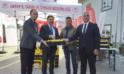 Hatay'da depremzede 70 üreticiye keçi ve koyun kırpma makinesi dağıtıldı