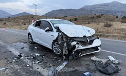 İki Otomobilin Çarpıştığı Kazada 4 Kişi Yaralandı