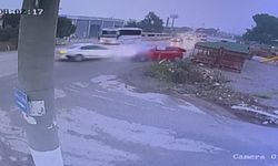 İzmir'de iki otomobil çarpıştı: 2 ölü, 4 yaralı