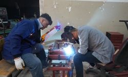 Meslek Lisesi Öğrencileri Dulkadiroğlu Belediyesi İçin Bank ve Piknik Masası Üretiyor