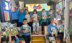 Bir Otobüs Bin Hayal; Mobil Çocuk Kütüphanesi Çocuklarla Buluştu