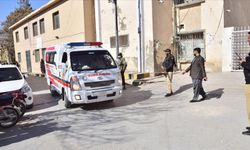 Pakistan'da tutkal fabrikasında gaz sızıntısı sonucu meydana gelen patlamada 15 kişi hayatını kaybetti