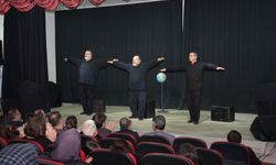 “Şahidimiz Anadolu” Tiyatro Oyunu Afşin’de Sahnelendi